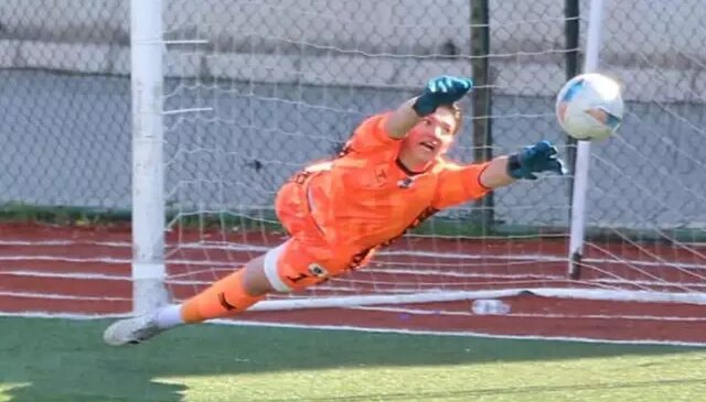 Beşiktaş, Galatasaray’ın da ilgilendiği 16’lık genç kaleciyi deneme antrenmanlarına aldı