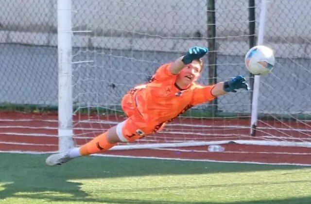 Beşiktaş, Galatasaray’ın da ilgilendiği 16’lık genç kaleciyi deneme antrenmanlarına aldı