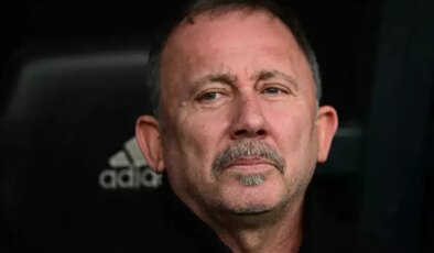 Beşiktaş taraftarından Sergen Yalçın ve yönetime istifa tepkisi