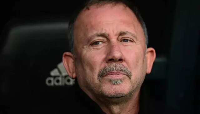 Beşiktaş taraftarından Sergen Yalçın ve yönetime istifa tepkisi