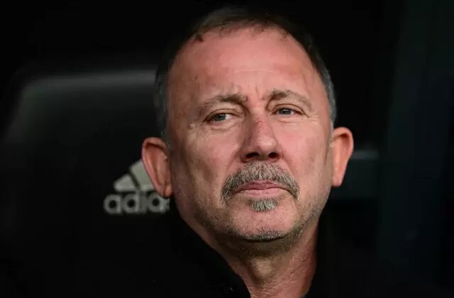 Beşiktaş taraftarından Sergen Yalçın ve yönetime istifa tepkisi