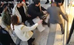 Bıçaklı saldırıya uğrayan kadını, esnaflar meyve kasalarıyla kurtardı