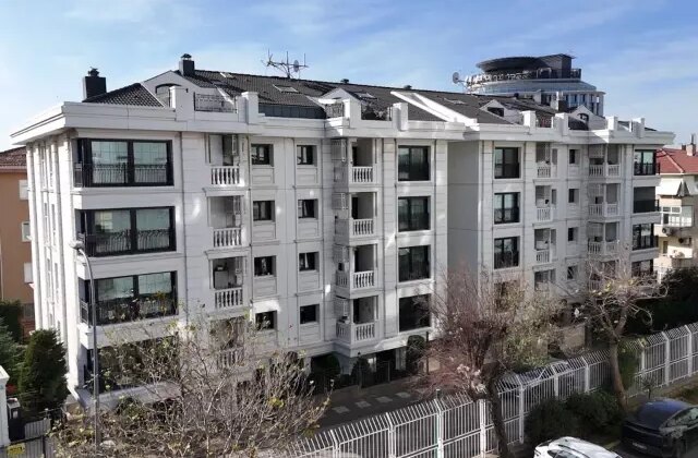 Ev sahibini illallah ettirdi! 85 bin TL’lik lüks daireye 16 bin 500 TL ödüyor, satın almaya geleni kaçırıyor