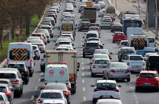 Bu gece benzine 1 lira 30 kuruş zam geliyor