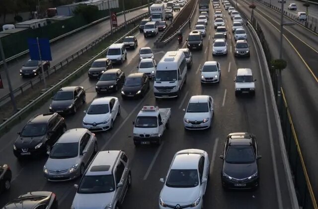Bu geceden itibaren motorine 2 lira 7 kuruş zam bekleniyor