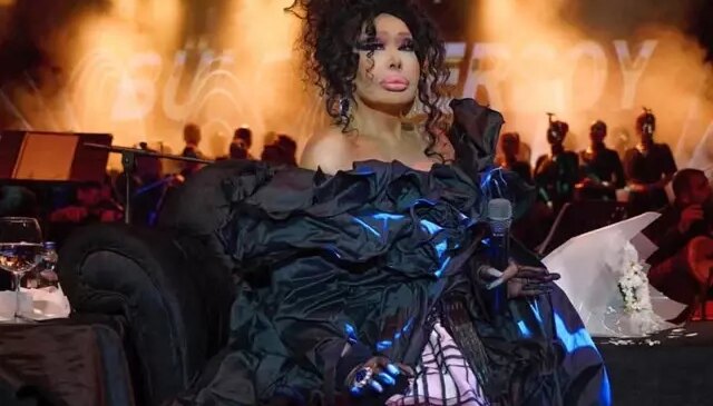 Bülent Ersoy’a özel ilgi! Yemek yedirildiği anlar kameraya yansıdı