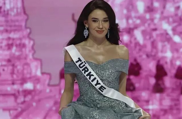 Ceren Arslan Türk bayraklı paylaşımı ve Hürrem elbisesiyle beğeni topladı