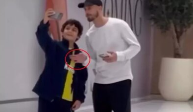 Cerny’nin Fenerbahçeli taraftarla fotoğraf çekilirken yaptığı hareket gündem oldu