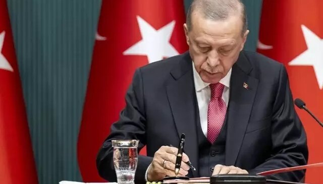 Cumhurbaşkanı Erdoğan imzaladı! 2 kişinin mal varlıkları dondurulma kararı kaldırıldı