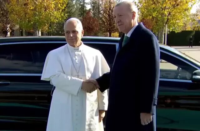 Cumhurbaşkanı Erdoğan, Papa 14. Leo’yu resmi törenle karşıladı