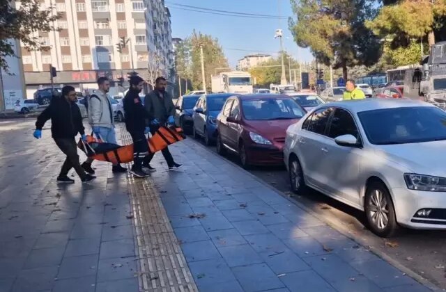 Daha 18 yaşında! Annesi ve ağabeyini yataklarında öldürdü, babasına not bırakmış