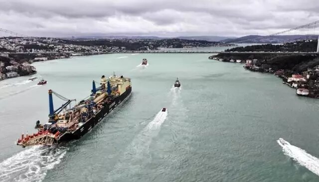 Deniz trafiğinde rekor, Boğazlar vızır vızır