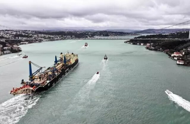 Deniz trafiğinde rekor, Boğazlar vızır vızır
