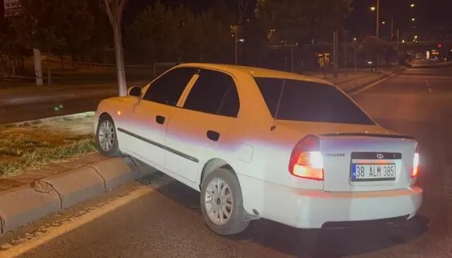 Direksiyon başında uyuyakaldı! Kazadan sonra da devam etti