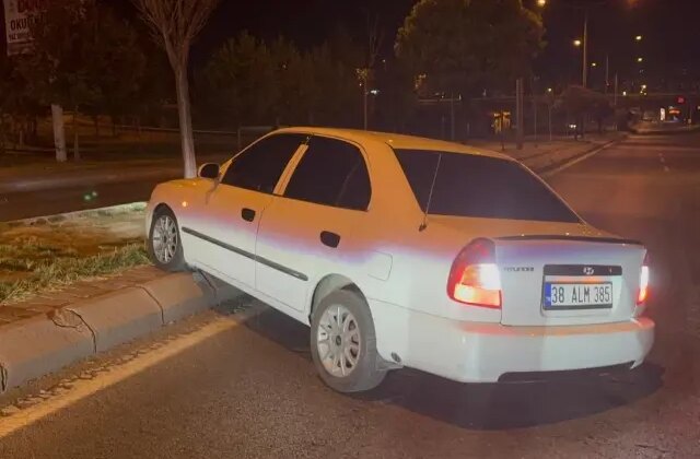 Direksiyon başında uyuyakaldı! Kazadan sonra da devam etti