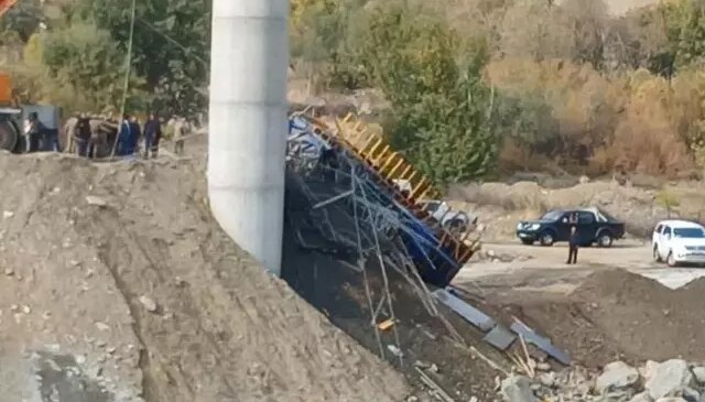 Diyarbakır’da viyadük inşaatında iskele çöktü: 3 ölü, 2 ağır yaralı
