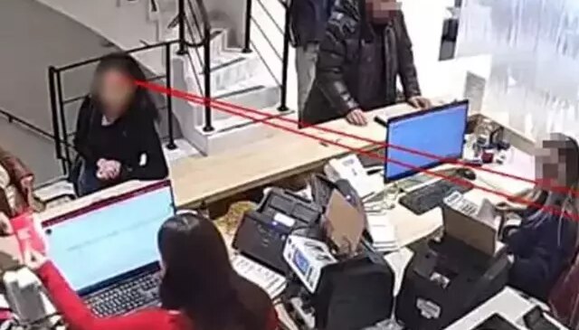 Doktordan 79 yaşındaki kadına korkunç tuzak! Bakımevinden valiz dolusu para çıktı