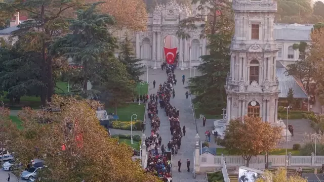 Dolmabahçe’de oluşan yoğunluk havadan görüntülendi