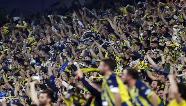 Dünya devinden Fenerbahçe’nin yıldızına teklif! Bir saniye düşünmeden yanıtladı