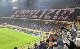 Dünya futbol tarihinde bir ilk: Telefon ışıklarıyla koreografi yaptılar