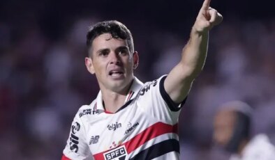 Dünyaca ünlü futbolcu Oscar antrenmanda fenalaşarak hastaneye kaldırıldı