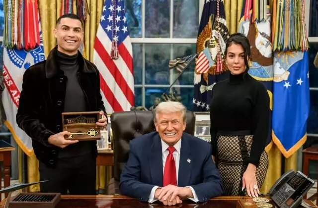 Trump’tan Ronaldo’ya sürpriz: Beyaz Saray’ın anahtarını verdi
