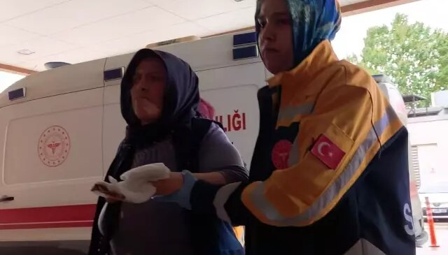 Eli merdaneli ütüye sıkışan kadın ağır yaralandı