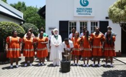 Emine Erdoğan Güney Afrika’da Yunus Emre Enstitüsünü ziyaret etti