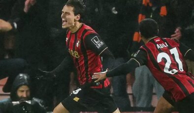 Enes Ünal bir döndü pir döndü