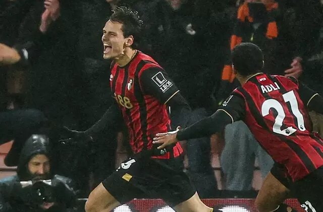 Enes Ünal bir döndü pir döndü