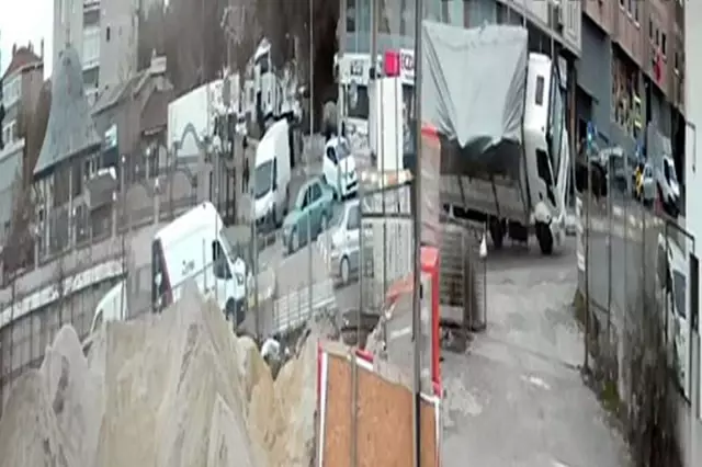 esenyurt ta fazla yuk kamyonu devirdi 19295108 3977 o