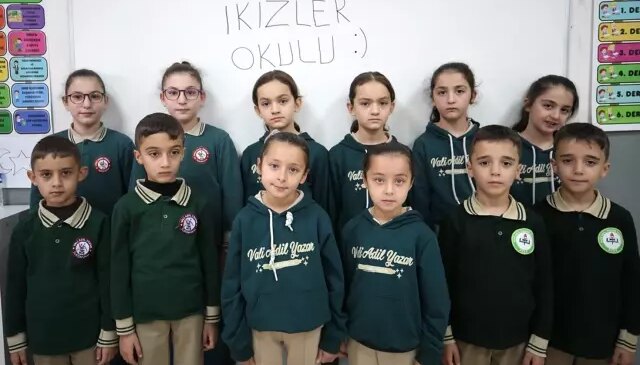 Eşi benzeri yok! Aynı okulda 21 ikiz eğitim görüyor