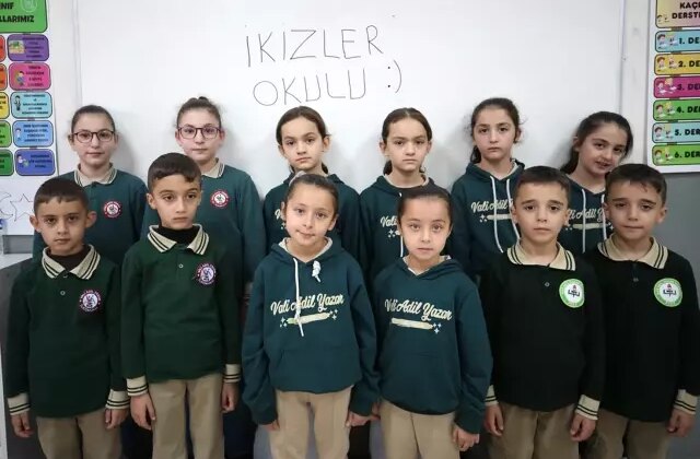 Eşi benzeri yok! Aynı okulda 21 ikiz eğitim görüyor