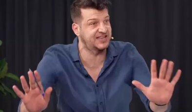 Eski futbolcu Batuhan Karadeniz hakkında kırmızı bülten