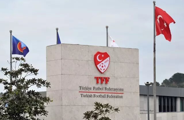 Fenerbahçe’de deprem! Yıldız oyuncu derbi öncesi PFDK’ye sevk edildi