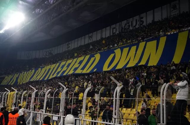 Fenerbahçe’den maç sonunda Galatasaray derbisine özel pankart