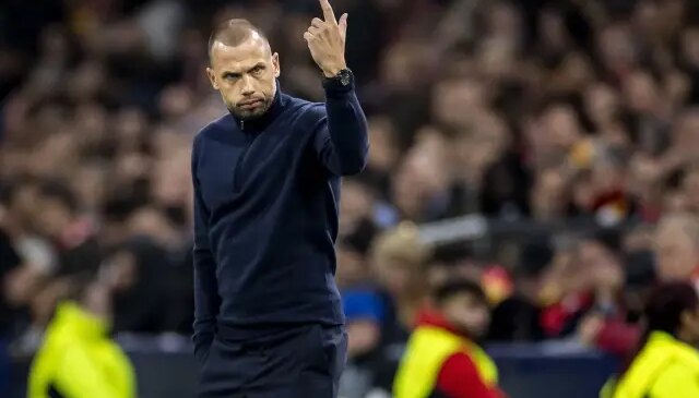 Yollar ayrıldı! Galatasaray’a mağlup olan Ajax’ta fatura John Heitinga’ya kesildi