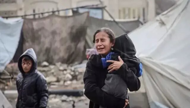 Gazze’de yürek burkan manzara, çadırları su bastı