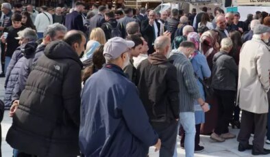 Görüntü İstanbul’dan! Bedava olduğunu duyan koşup kuyruğa girdi