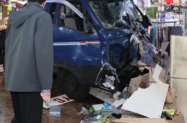 Güney Kore’de pazar yerinde dehşet, araç kalabalığın arasına daldı