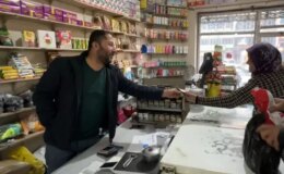 Giderken 500 öğrenciye yetecek malzemeyi bağışladı