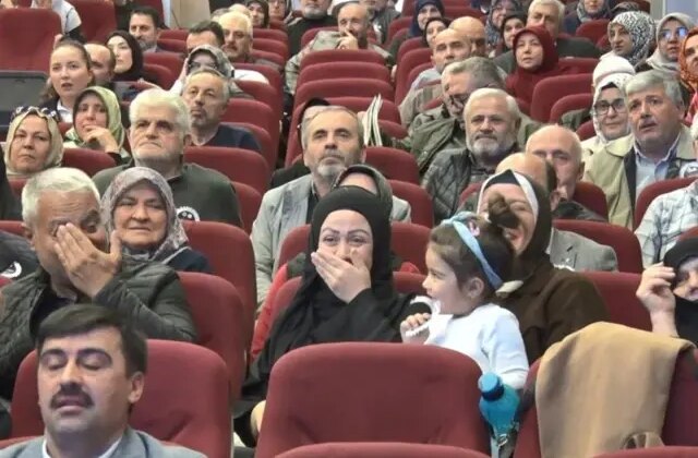 Hac kurasında ismi çıkan hacı adayları gözyaşlarına boğuldu