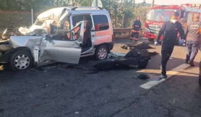 Hafif ticari araç, otoyolda kamyona çarptı; 3 ölü, 3 yaralı