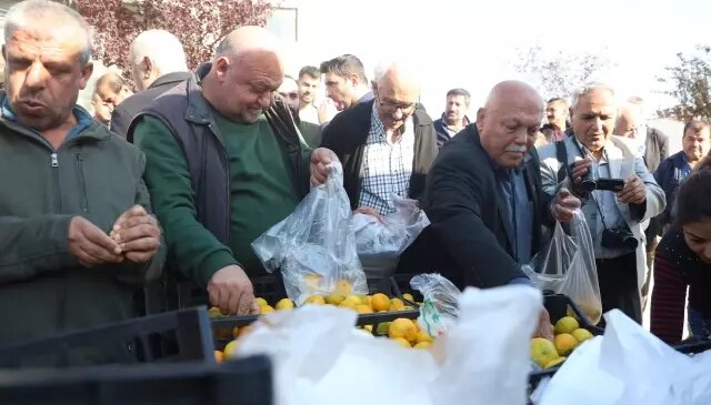 Marketlerde 30 TL’ye satılıyor! Fiyatı 2 TL’ye düşünce tonlarcasını ücretsiz dağıttılar