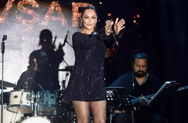 Hülya Avşar’dan yeni hamle: Sahnelerden iş dünyasına