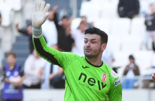 İki kalecisi de bahis listesinde! Şimdi gözler 19’luk Talha’ya çevrildi