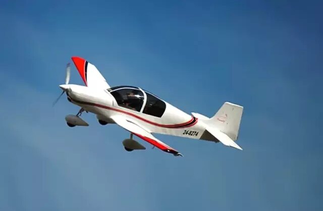 İki uçak havada çarpıştı