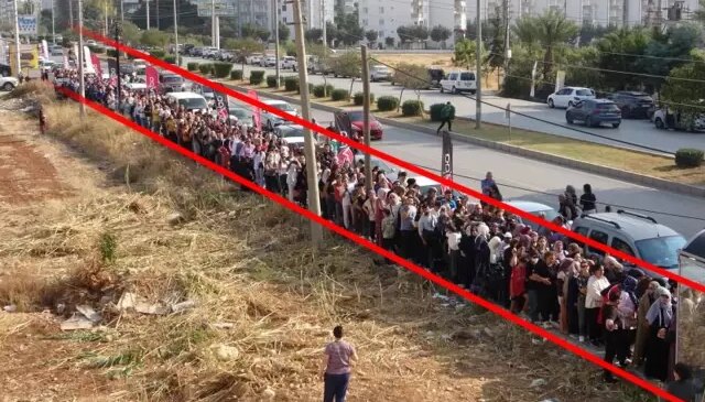 İndirim izdihamı: Haberi alan mağazanın önündeki kuyruğa koştu