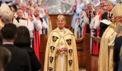 İngiltere’de bir ilk: Cherry Vann, Galler’in ilk açık eşcinsel başpiskoposu oldu