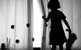 İngiltere’de sosyal hizmetlerin bakımındaki 2 bin 400’den fazla çocuk kayboldu